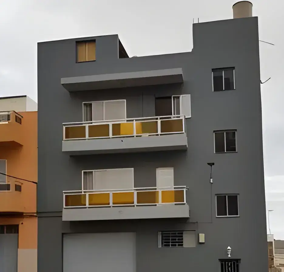 Los Pintores Móstoles Rehabilitación y pintado de fachada de comunidad en color gris moderno